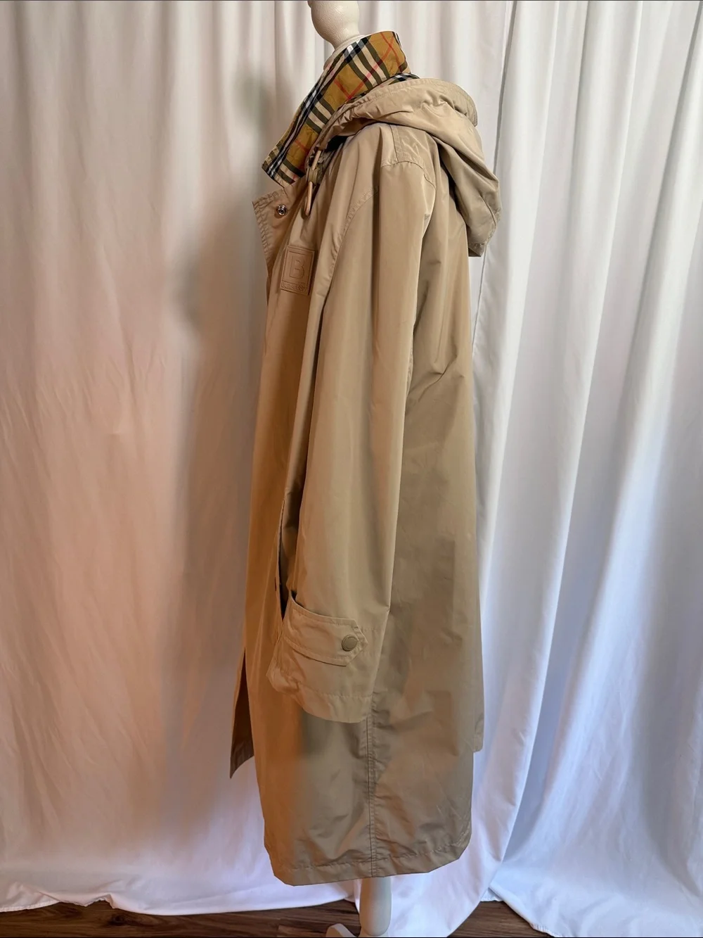 Burberry Beige Long Raincoat with Snap & Zip Front - Picture 6 of 16